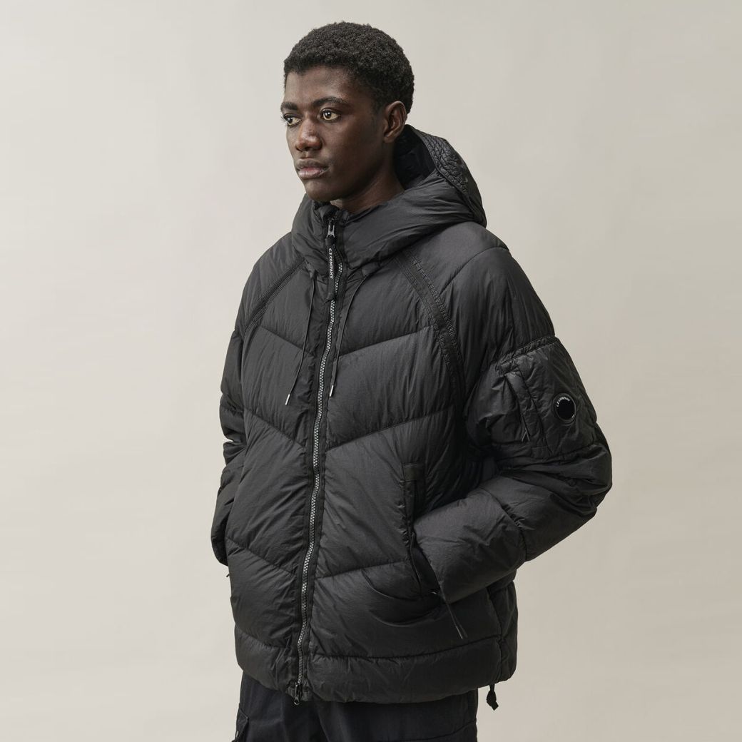 CP Company Down Shield Lens Hooded Puffer Schwarz