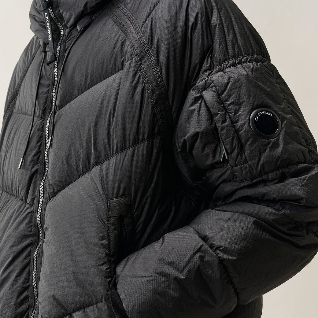 CP Company Down Shield Lens Hooded Puffer Schwarz