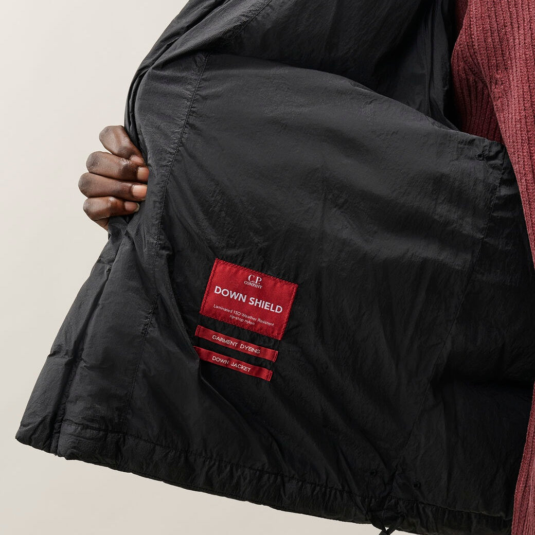 CP Company Down Shield Lens Hooded Puffer Schwarz