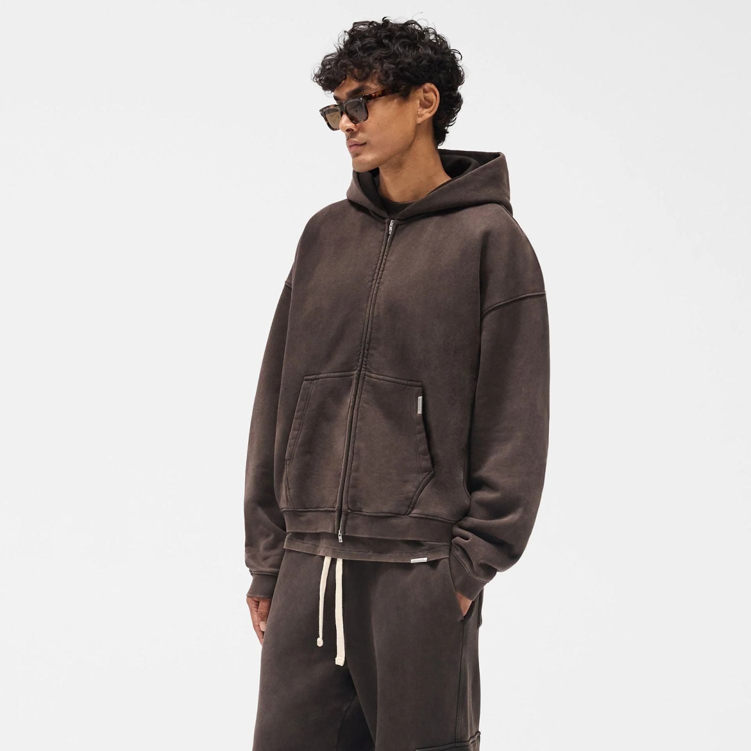 Represent Initial Boxy Weste Braun