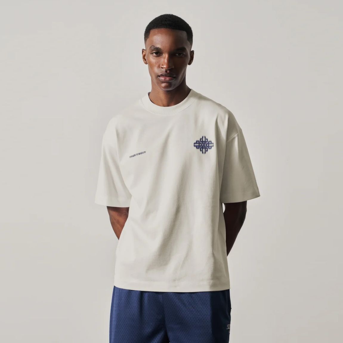 The Couture Club Motion Blurred Emblem T-shirt Off White/Navy