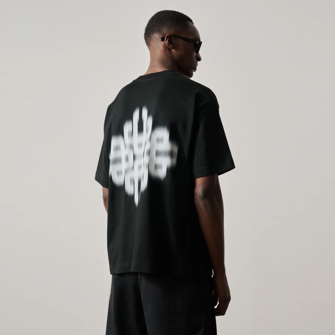 The Couture Club Motion Blurred Emblem T-shirt Zwart
