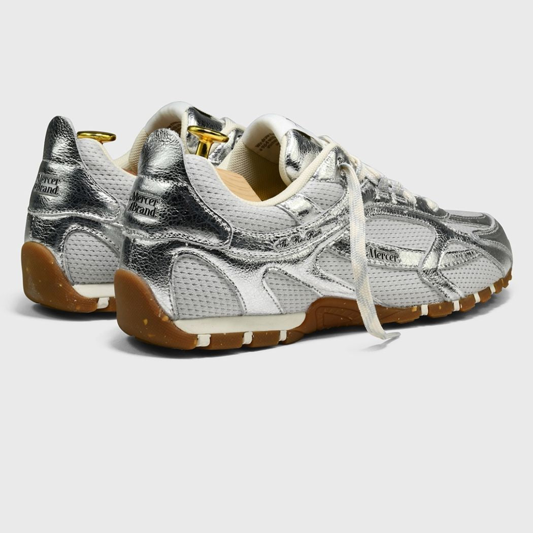 The Mercer Brand The Re-Run Drive Metallic Sneaker Silber