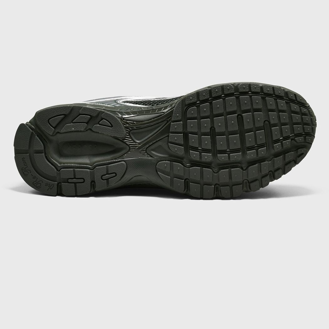 The Mercer Brand The Re-Run Scratched Sneaker Dunkelgrün