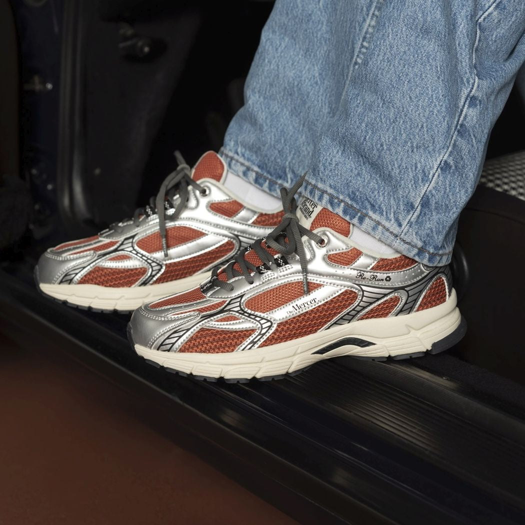 The Mercer Brand The Re-Run Scratched Sneaker Orange/Silber