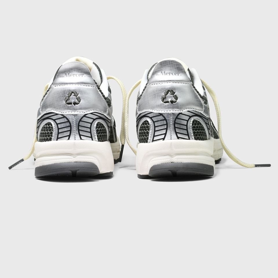 The Mercer Brand The Re-Run Scratched Sneaker Silber
