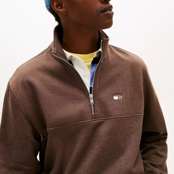 Tommy Jeans Regular Badge Quarter Zip Sweater Bruin